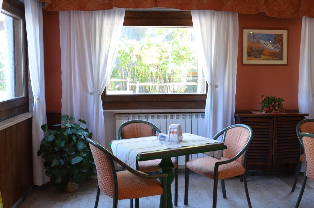 Hotel Rosa Serenella Бардонеккия Экстерьер фото