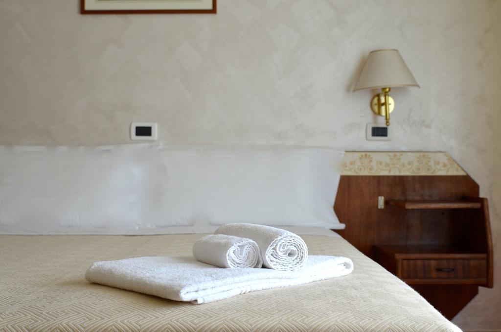 Hotel Rosa Serenella Бардонеккия Экстерьер фото